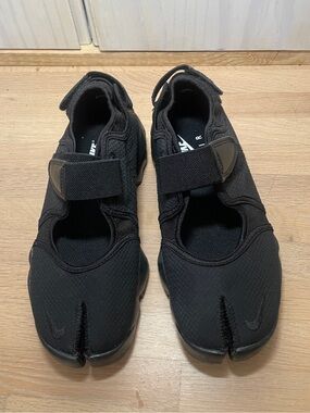 Nike AirRift Size 8
